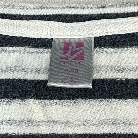 Charcoal Gray and White Striped Short Sleeve Top - Size 14/16 - Picture 2 of 9